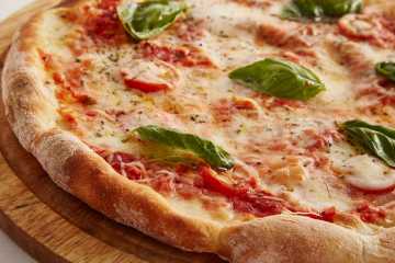 Pizza Tricolore